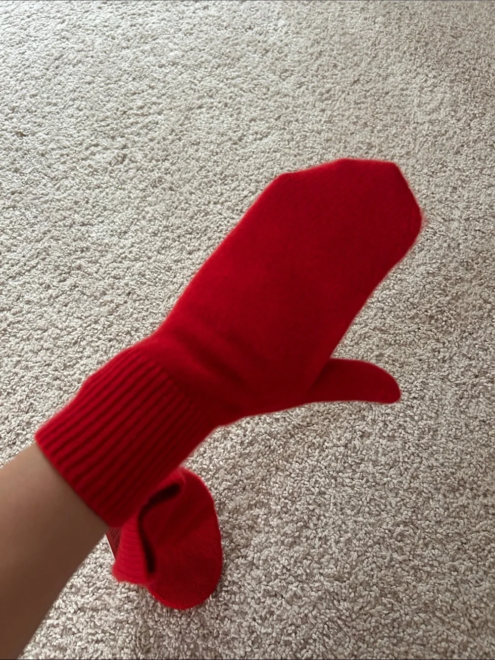 COS cashmere mittens. XS/S
